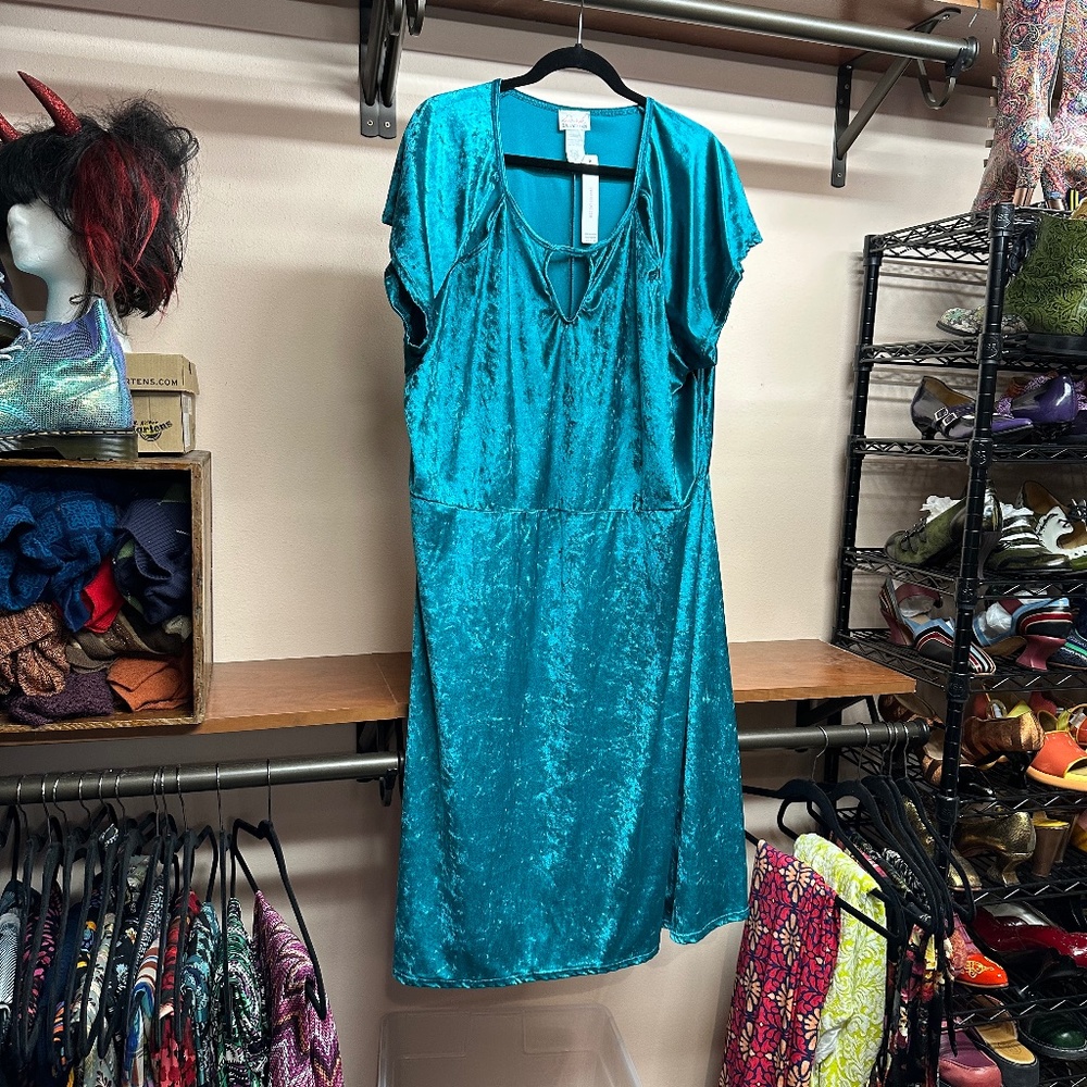 Sealed With A Kiss SWAK Blue Velvet Dress, size 4x NWT